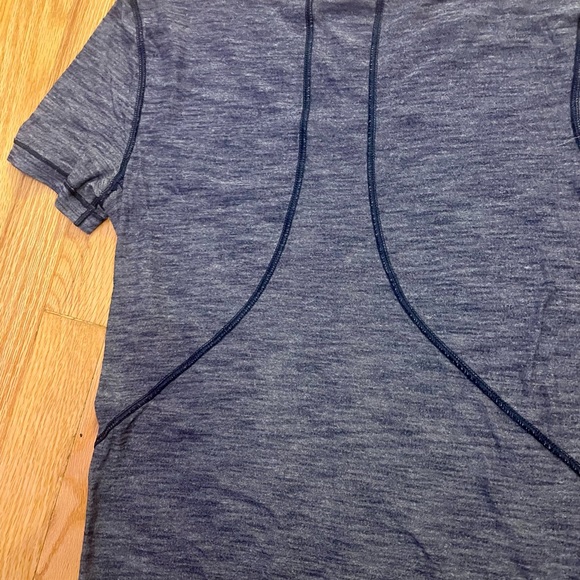 lululemon athletica Women’s Heathered Blue athletic Shirt basic tee size small - Picture 3 of 5